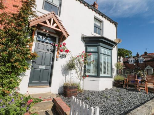 Harriet's Cottage, Whitby Image 3