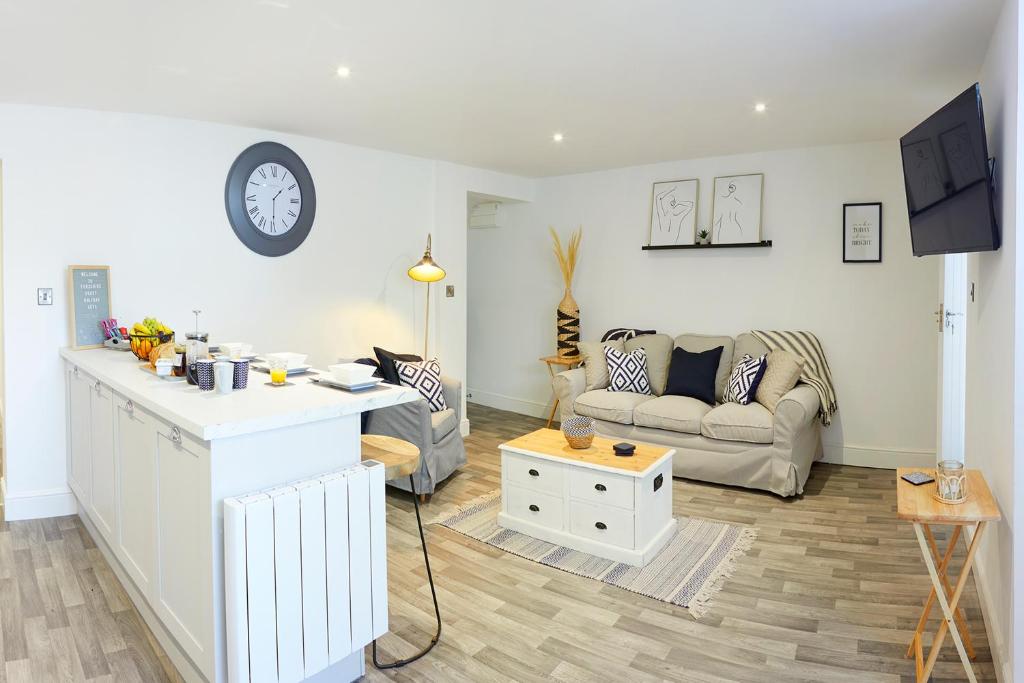 THE HIDEAWAY @ EMPIRE 39, town centre location, close to train station- Yorkshire Coast Holiday Lets. Image 1