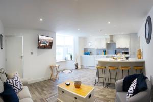 THE HIDEAWAY @ EMPIRE 39, town centre location, close to train station- Yorkshire Coast Holiday Lets. Image 2