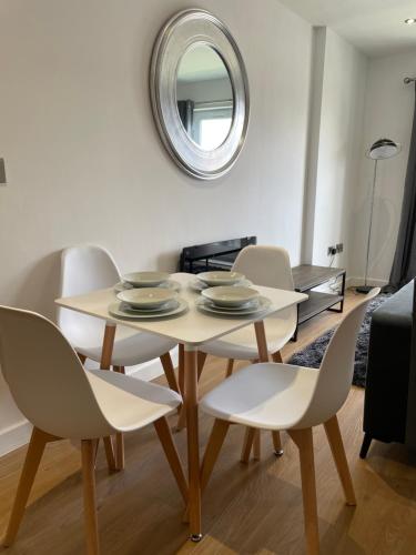 Modern & Comfortable 2BR Apartment Image 3