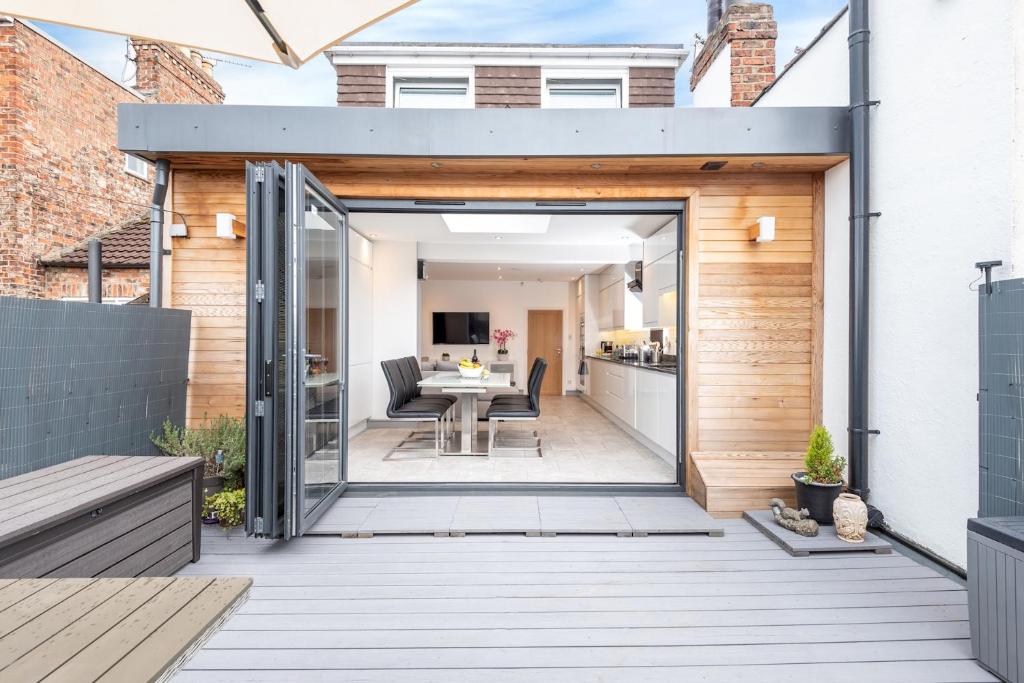Pass the Keys Modern and minimalist duplex apartment sleeps 6 Image 1