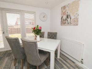 26 Eastway Image 2