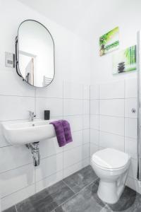 Stunning 2 bed with outside balcony, super king beds and 75’’ TV! Image 2