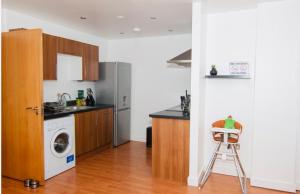 Central 2Bedroom Apartment With Secure Carpark Image 2