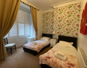 York City Center Apartments with Free Private Parking Image 2