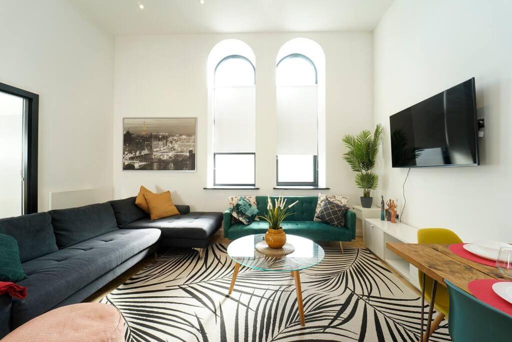 Spacious 2 bedroom Leeds City Centre apartment Image 1