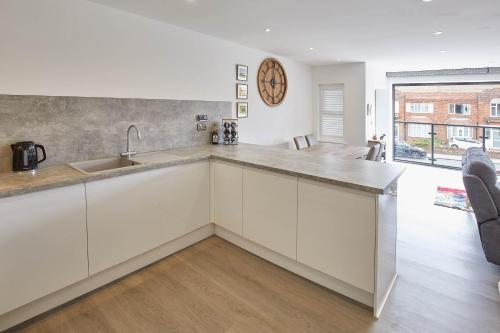 Host & Stay - Even Keel Image 3