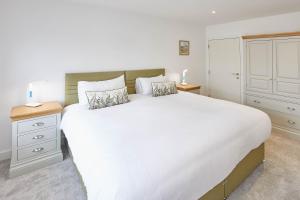 Host & Stay - Even Keel Image 2