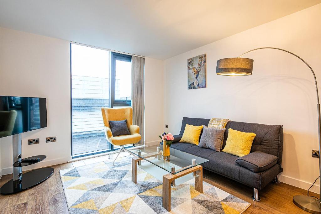 Free Parking, IQuarter Luxe 2 Bed Apartment Sheffield - Available & Book Today Image 1