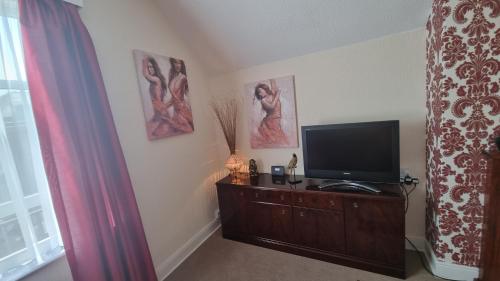 Cruden Villa - Second Floor Apartment Image 3