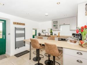 Pogles Wood Cottage Image 2