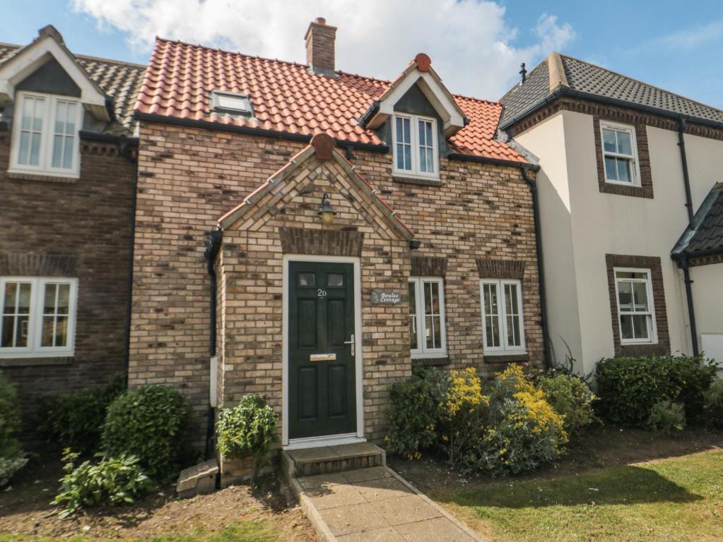 Boules Cottage Image 1