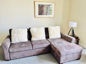 Ilkley Apartment with Parking Image 3