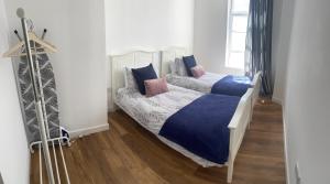 Valee living, Dewsbury One Bedroom, Leeds Image 11