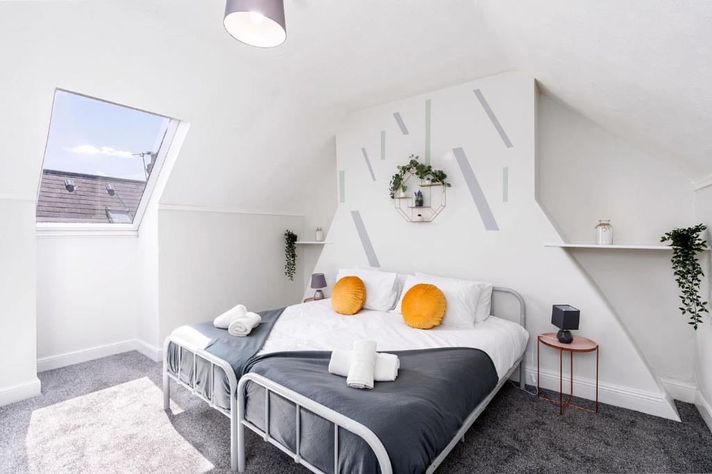 Stunning & Contractor House & Central Location Image 1