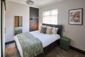 Host & Stay - Raven House Image 2