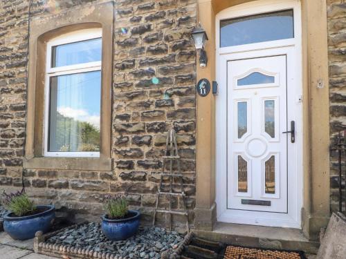 Kingfisher Cottage, 11 Airebank Terrace Image 3