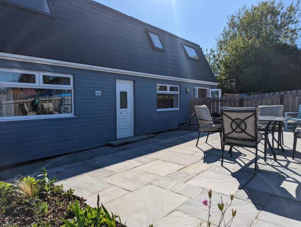 Coach House Cottage Image 1