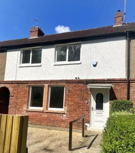 Modern 4 bed home, 30 minute walk from City Centre Image 1