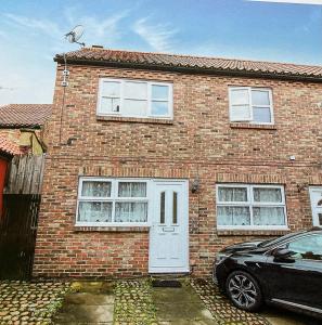 Modern 2 Bedroom Ground Floor Apartment with Parking Ripon City Centre Image 2