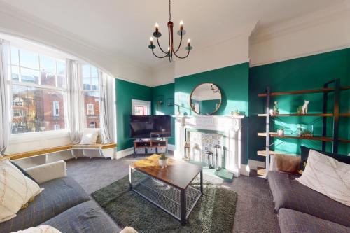 No.10 Seaside Apartment - Ground Floor, sleeps 6 Image 3
