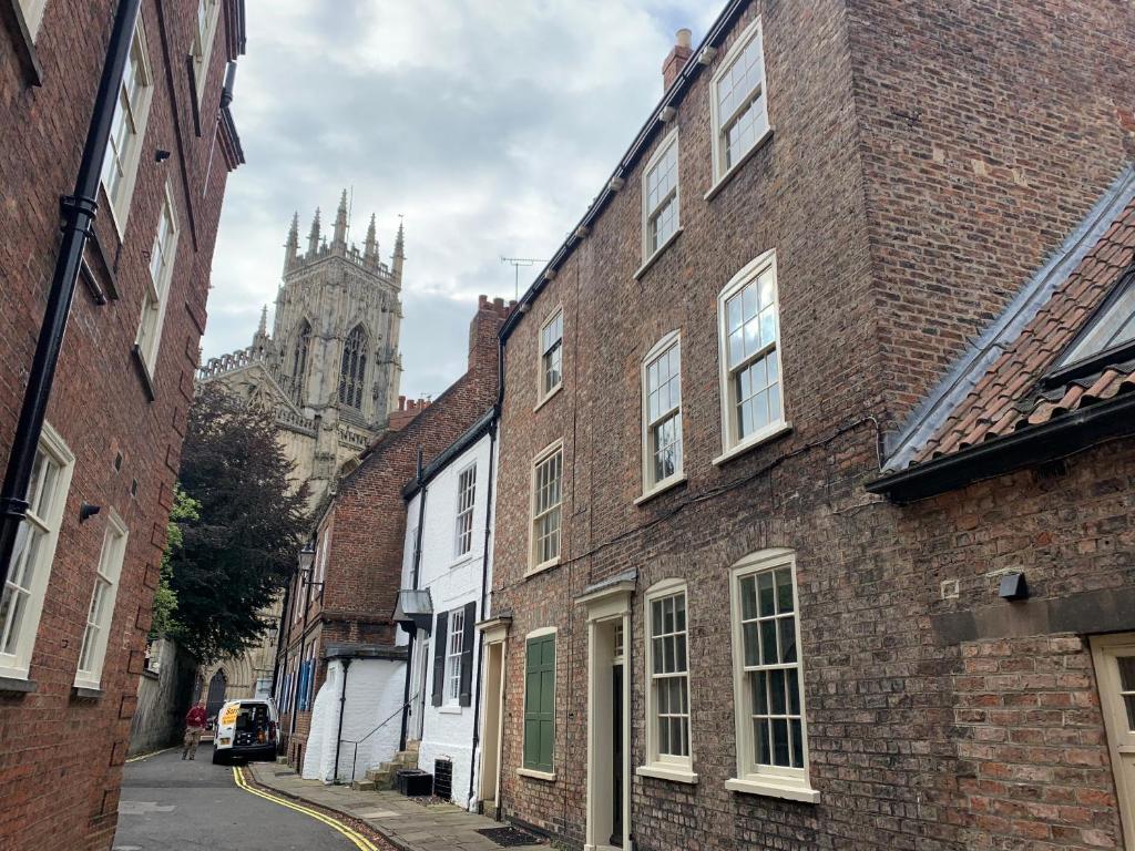 7 Precentor's Court Image 2