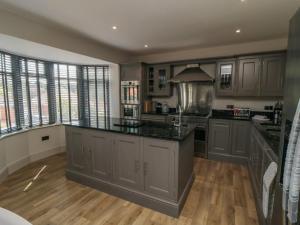 5 bed house Image 2