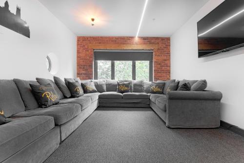 The Headingley House Leeds - Hot Tub - Sleeps Up To 12 - EV Charging Image 3