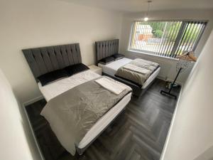 Entire Luxury Holiday Home leeds Image 1