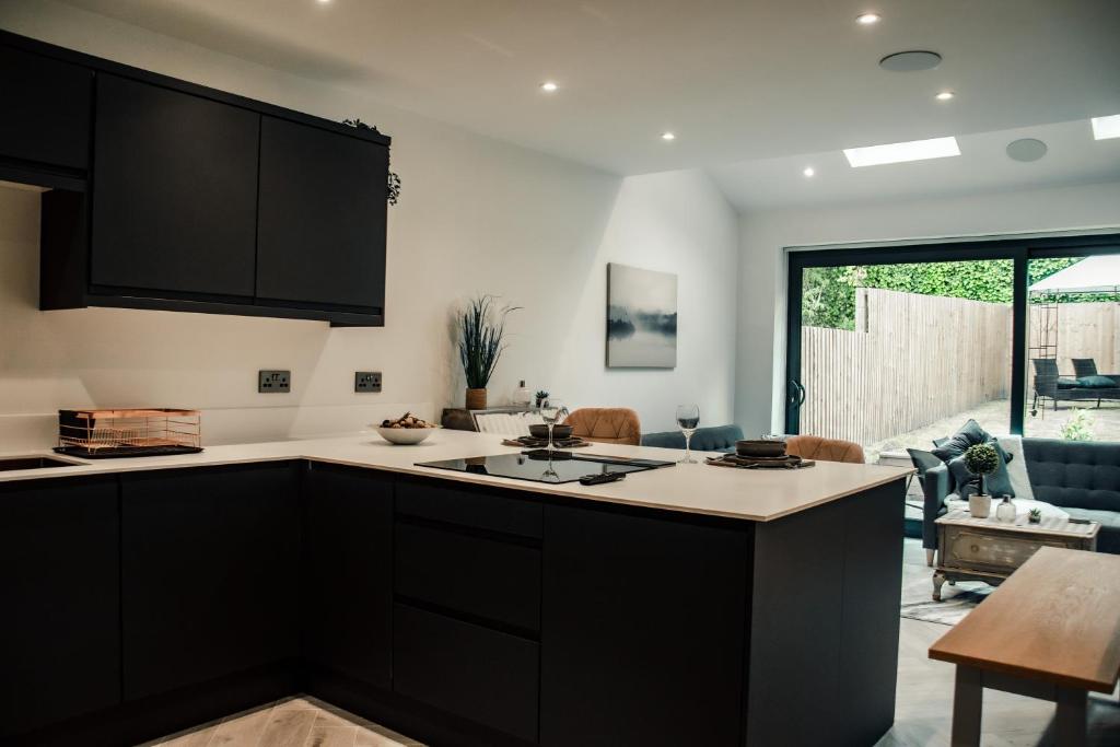 Bv Luxury 3 Bedroom Townhouse At Bed Cliff Oaks Image 1