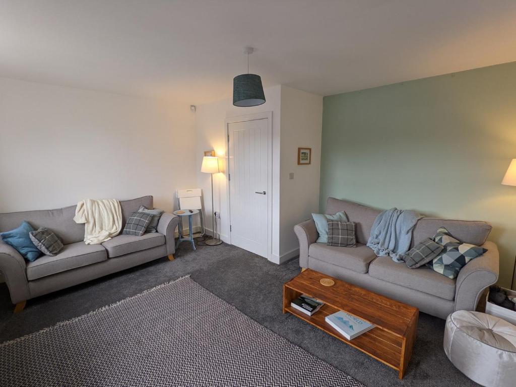 Beautiful and Spacious 4 Bedroom Home Armley Leeds Image 1
