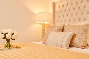 King Deluxe City Centre Apt Balcony View& Free Parking! PRIMEDOORSTEP Image 5