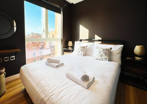 The Aviator's Attic - Luxury City Centre Retreat Image 3