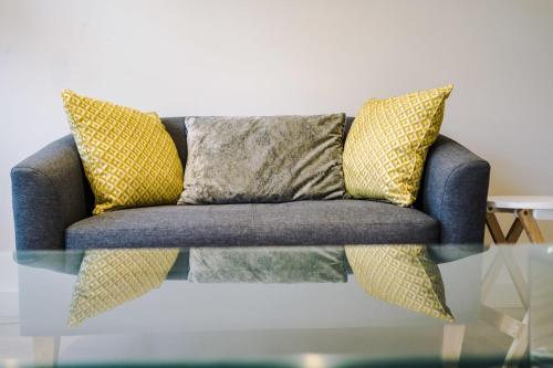 Stylish 2 Bedroom Duplex Apartment Image 3