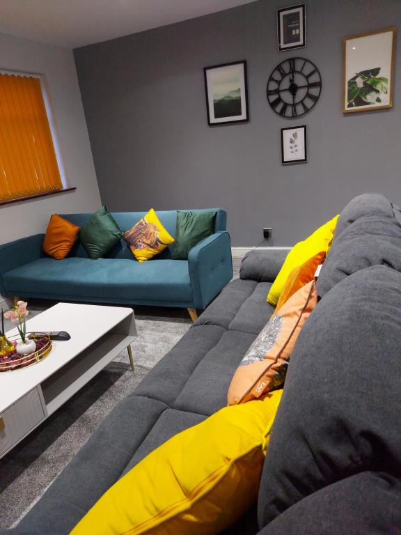 HILLTOP PLACE Suites Near Doncaster RaceCourse Image 1