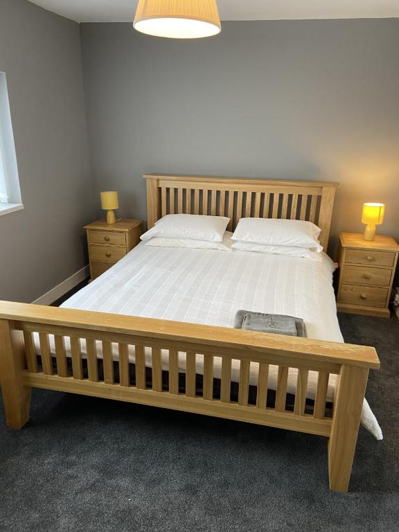 Sheffield 2 bed house free parking Image 1