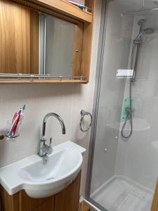Inviting 4 Berth caravan in Hebden Bridge Image 2