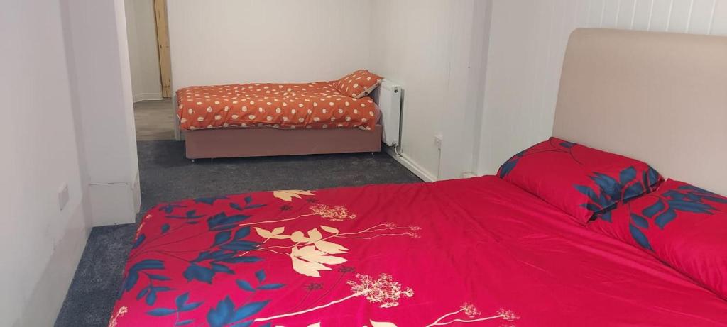 Lovely 3-Bed Apartment in Parkgate Rotherham Image 1
