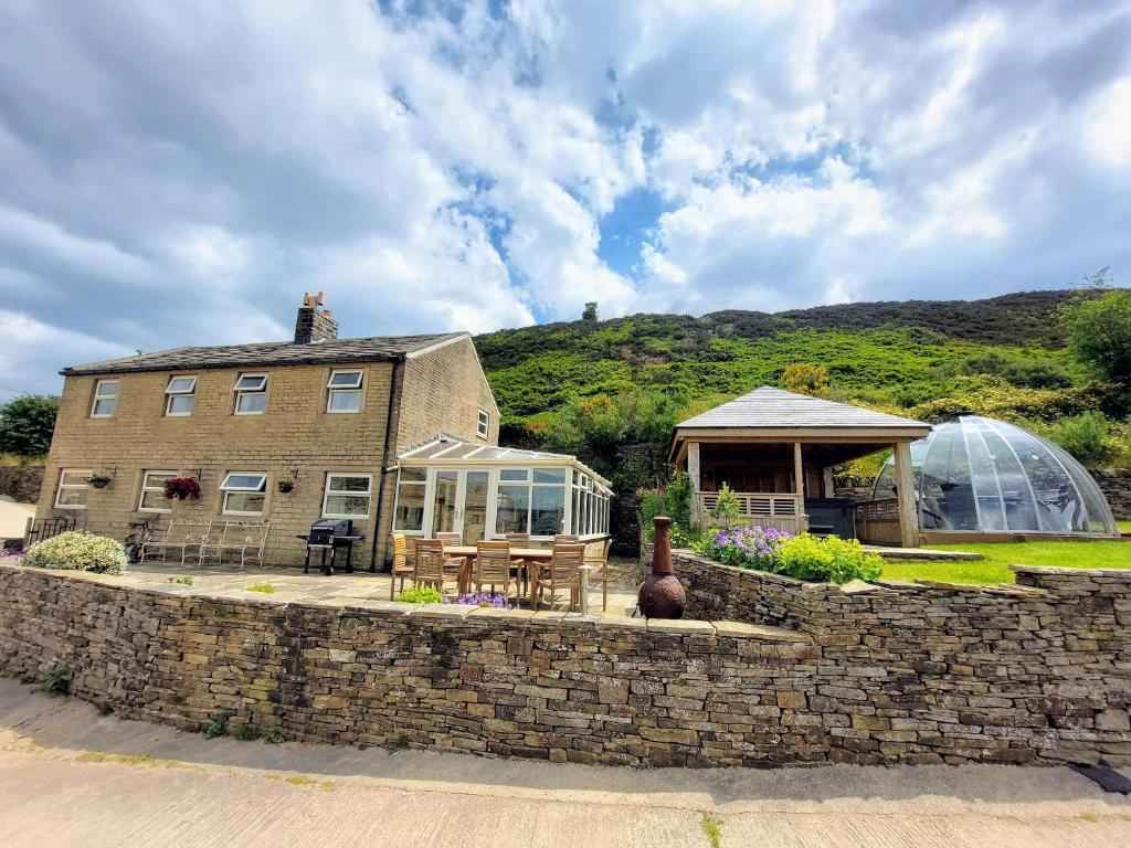 Long Ing Farm, Holmfirth Image 1