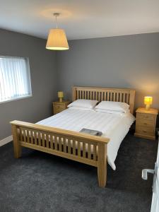Sheffield 2 bed house free parking Image 2