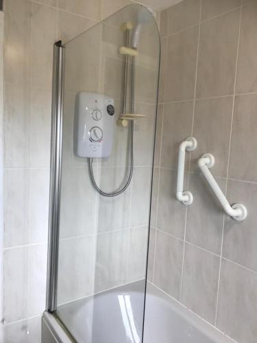 Sheffield 2 bed house free parking Image 3