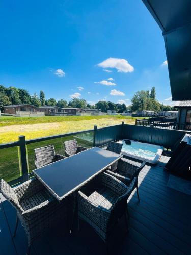 Laburnum Lodge with Hot Tub Image 3