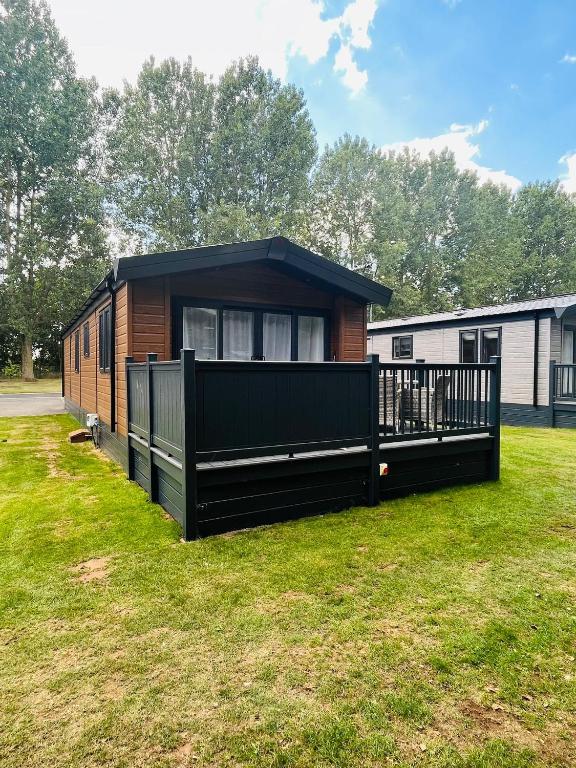 Fir Tree Lodge with Hot Tub Image 1