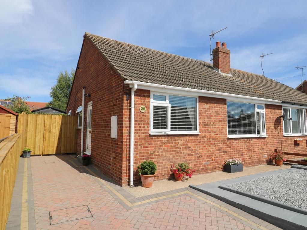 28 Bemrose Grove Image 1