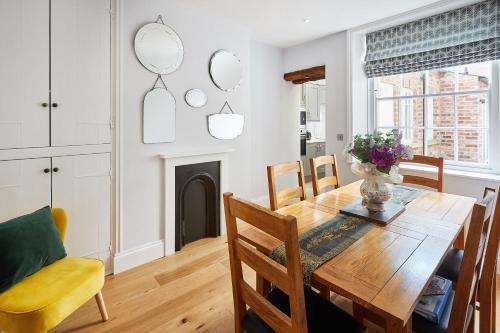 Host & Stay - The Old School House Image 3