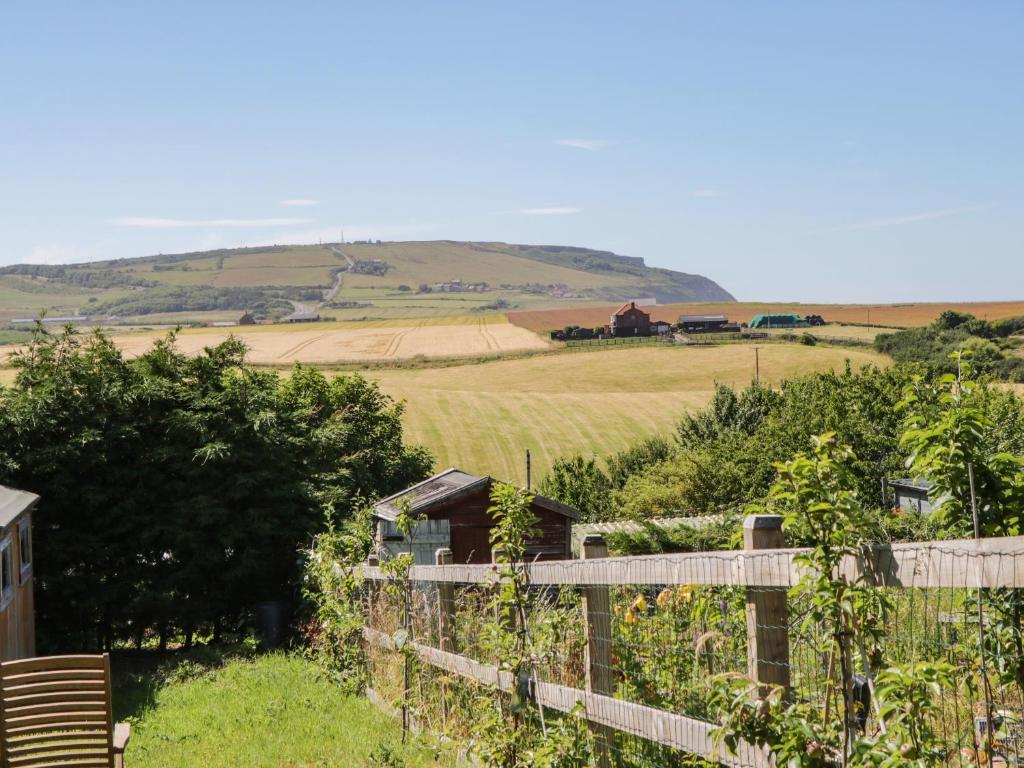 33 Staithes Lane Image 1