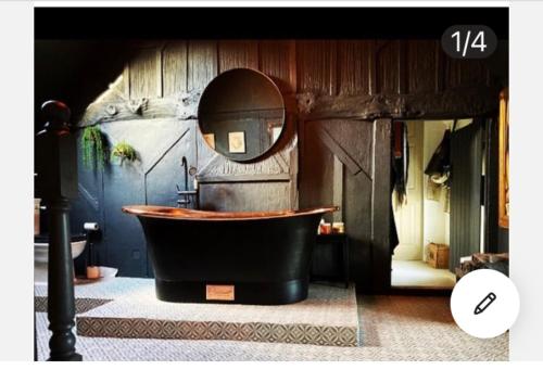 farmhouse , quirky 3/4bed period home with hot tub Image 3