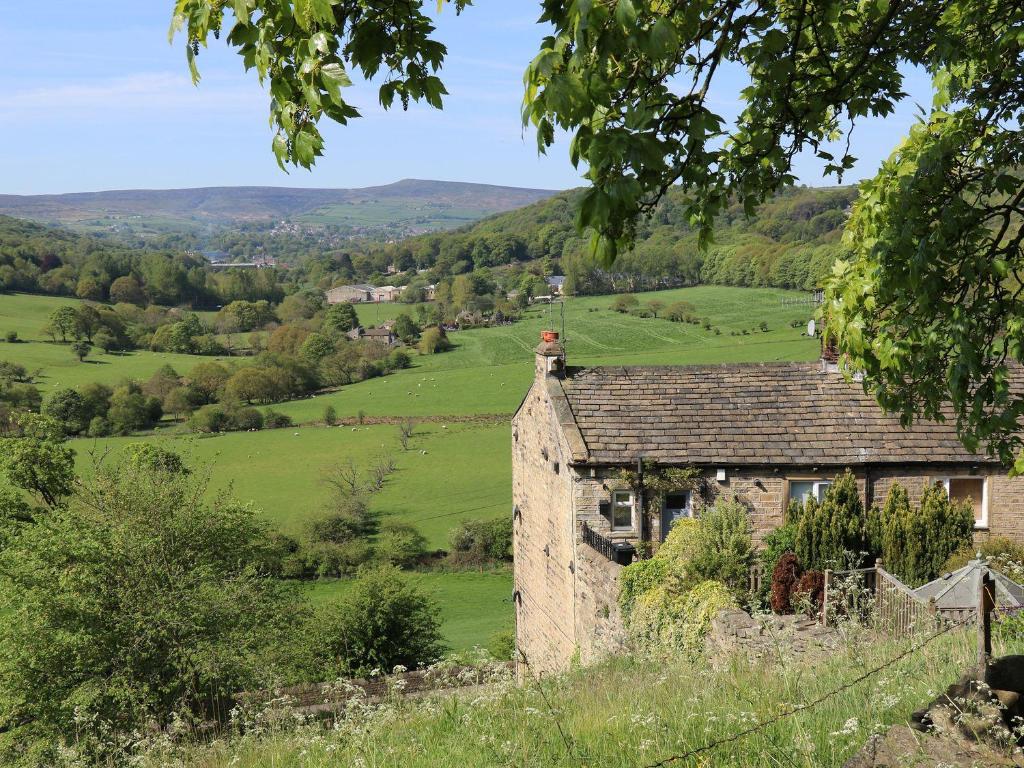 Holmdale Cottage Image 1