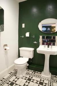Mademoiselle's Boutique Holiday Accommodation Image 2