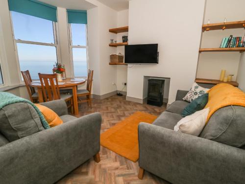 Apartment 6 Image 3